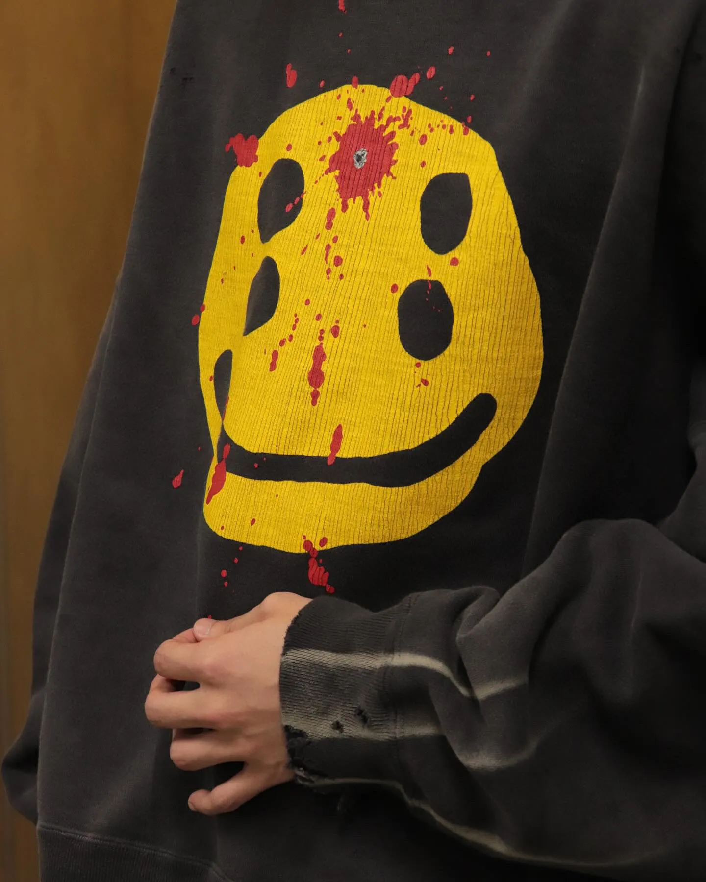 SAINT Mxxxxxx x CACTUS PLANT FLEA MARKET SMILE SWEATER SHIRT CPFM co-branded sweatshirt with smiley face, washed black S-XL, ready-to-wear Assute dyeing, heavy fermentation washing, multi-position spray fading, ultra-complex manual polishing/destruction treatment/special shearing treatment, special striped cuffs/multi-position shearing/pure handmade graffiti and dirty The only correct co-branded main wheat label/wash water label/little angel anti-counterfeiting label in the entire network
